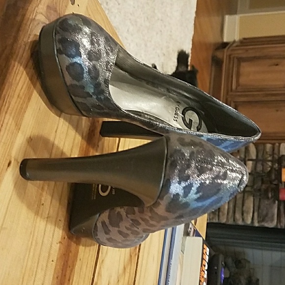 Shoes - Picture 2 of 5